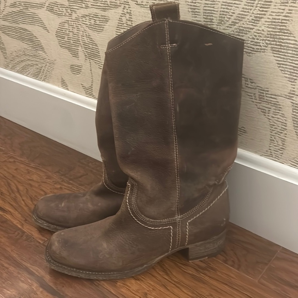 Nice all leather women’s cowgirl style boots size 7